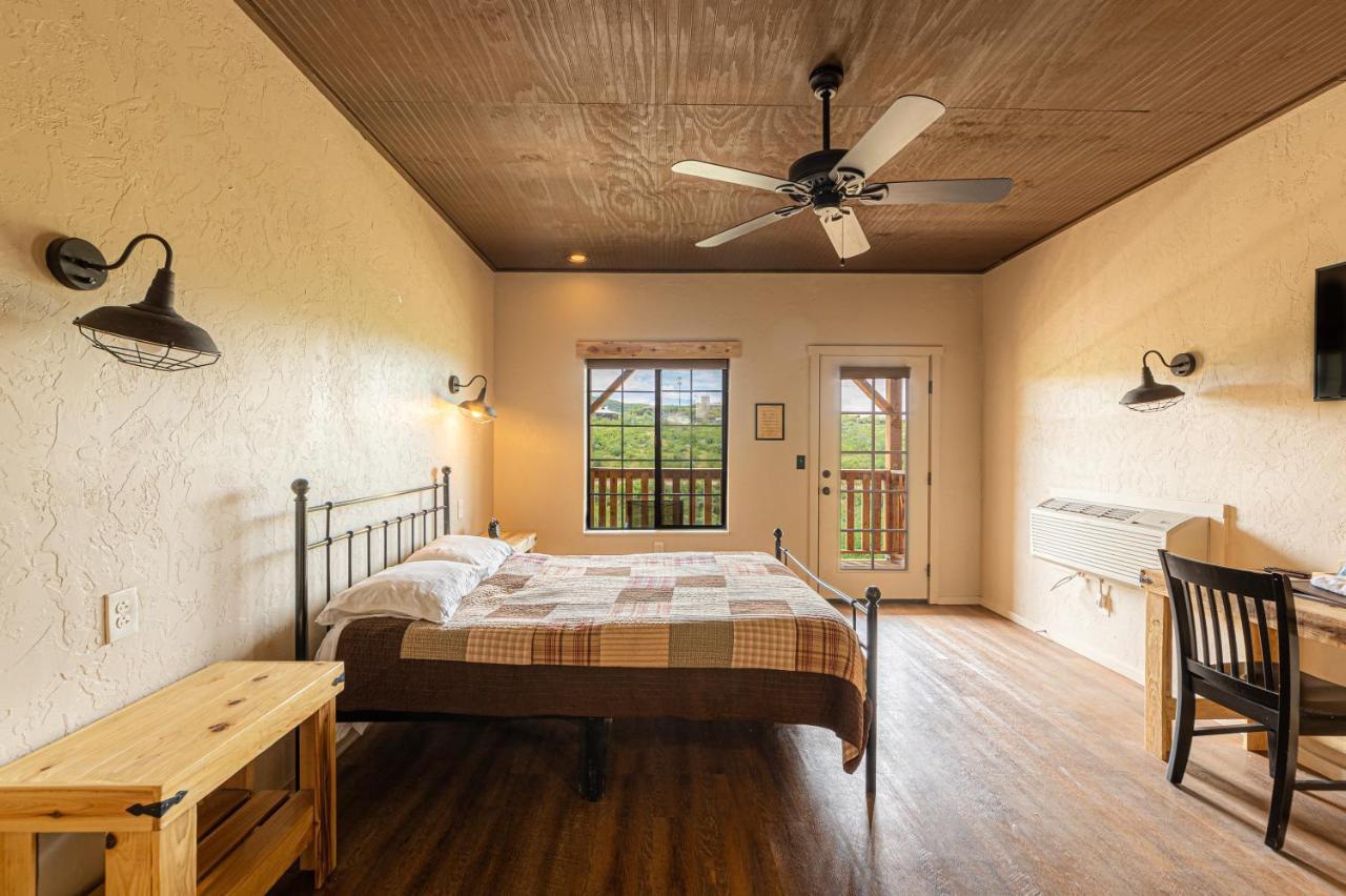 -Pet Friendly- Miners Cabin #6 - King Bed With Private Balcony Тумстоун Екстер'єр фото