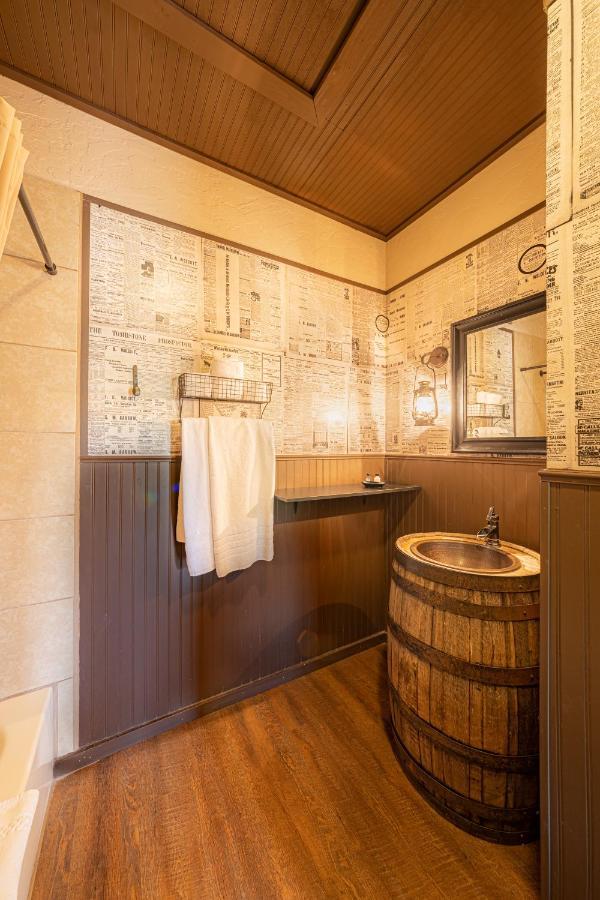 -Pet Friendly- Miners Cabin #6 - King Bed With Private Balcony Тумстоун Екстер'єр фото